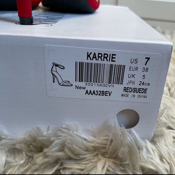 Red Heels - Picture 7 of 7